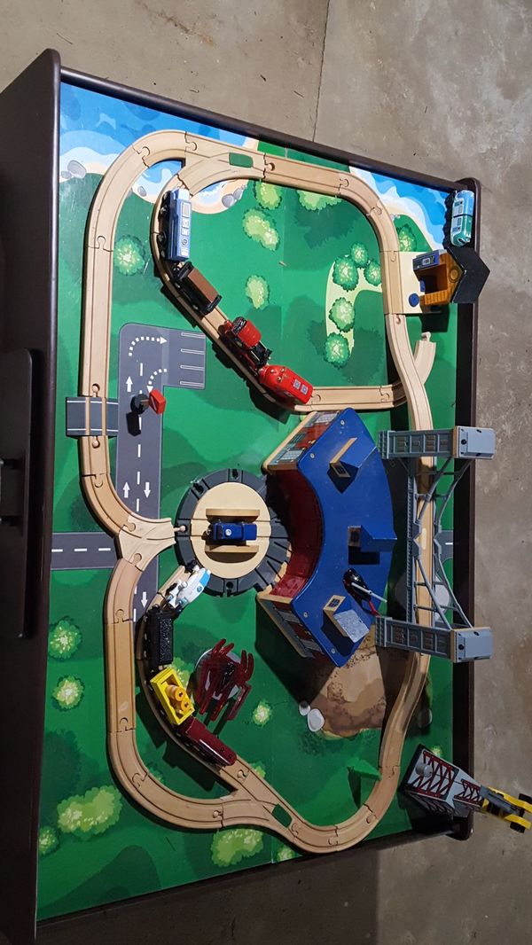 imaginarium 100 piece train table