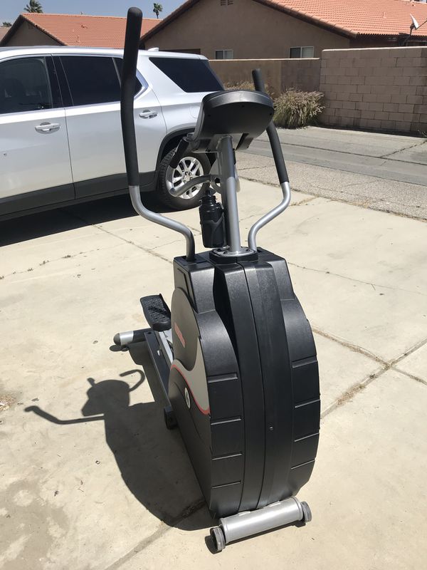 EXCELLENT CONDITION Ironman 600e Elliptical Machine for Sale in Palm