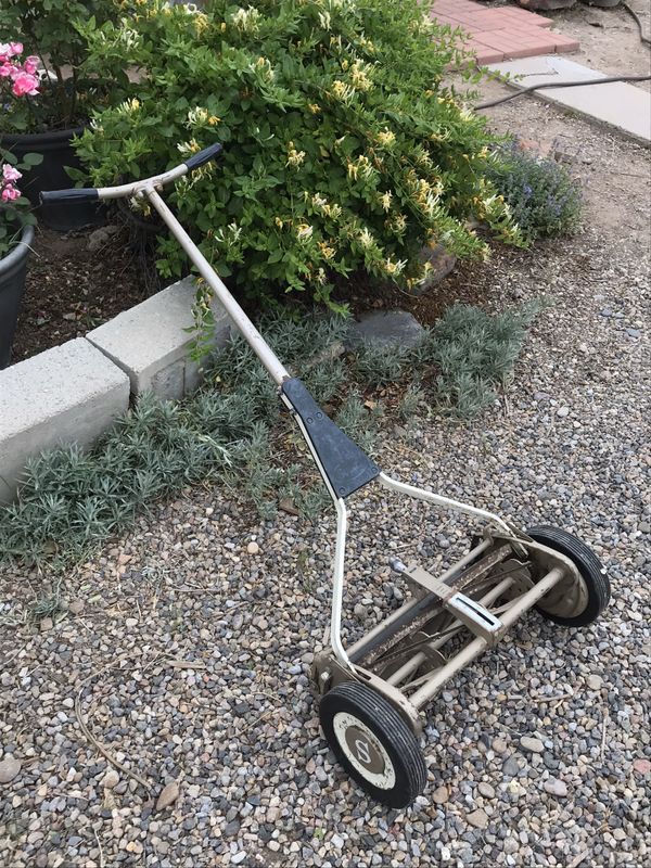 Scotts reel push mower vtg quiet no gas for Sale in Albuquerque, NM