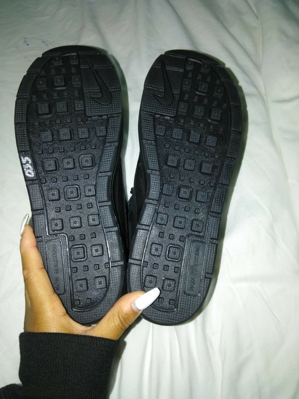 nike hiking boots black