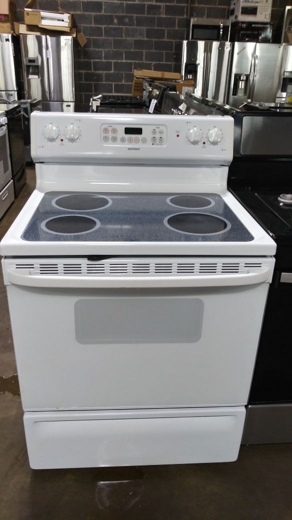 White HotPoint Glass Top Stove for Sale in East Hartford, CT OfferUp