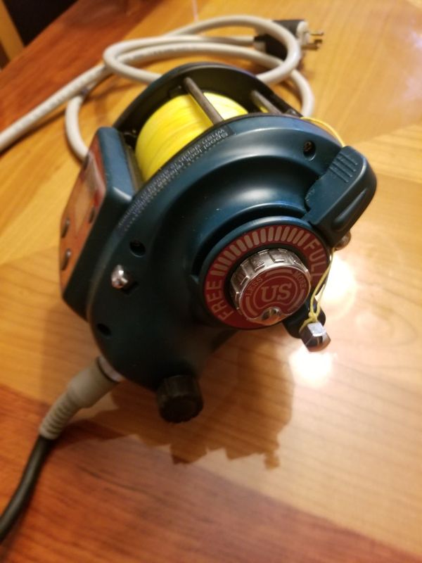Miya epoch electric fishing reel for Sale in Jacksonville Beach, FL