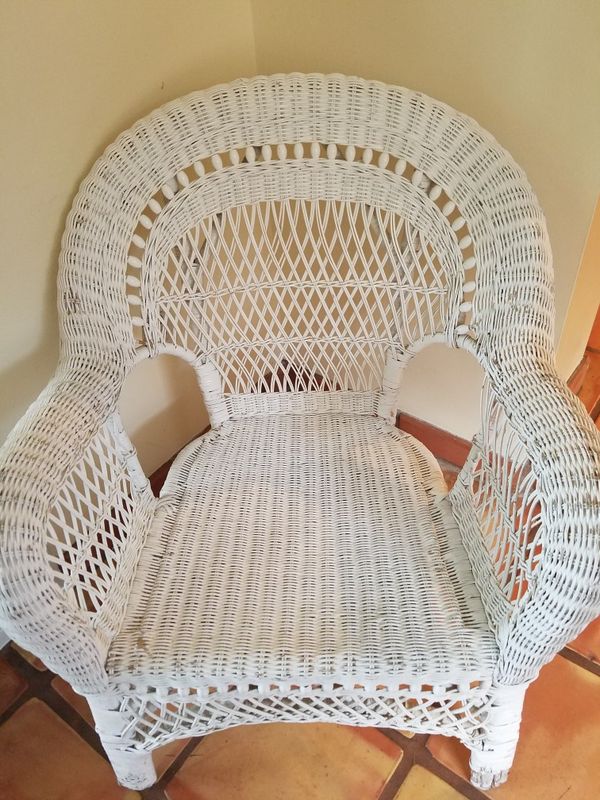 Pier 1 Imports White Wicker Chair For Sale In Miami FL OfferUp   181ab0fe62fb4683bd3dcbb0bf5e3f6a 