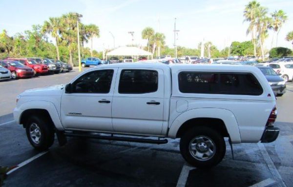 Toyota Tacoma Leer 100XR Camper Topper Cap w/sliding window cab access