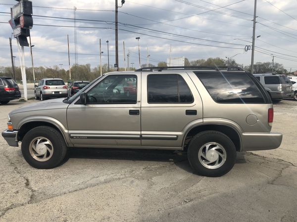 2001 Chevy Blazer 4X4. SPECIAL for Sale in Indianapolis, IN - OfferUp