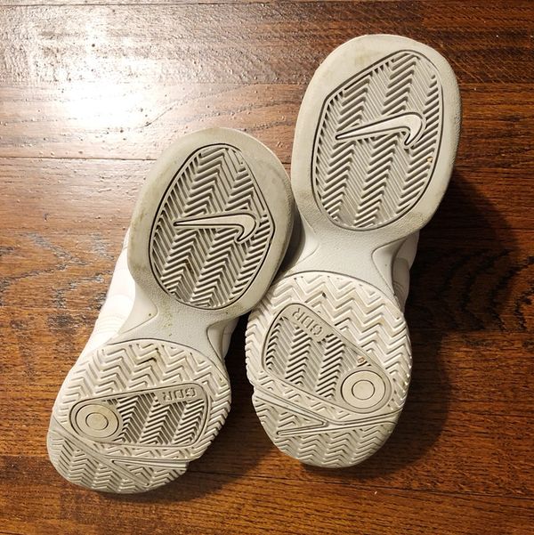 nike chunky tennis shoes