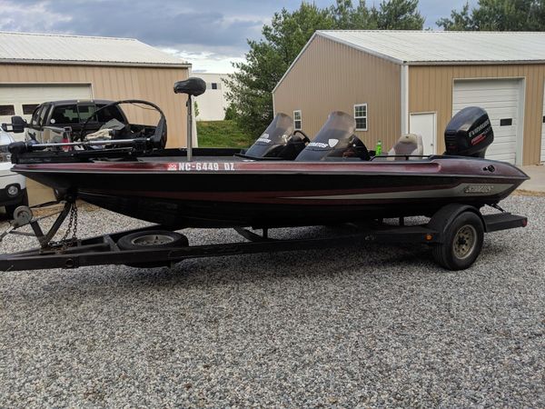 1998 Stratos 282 bass boat 19ft 150hp for Sale in Winston-Salem, NC ...