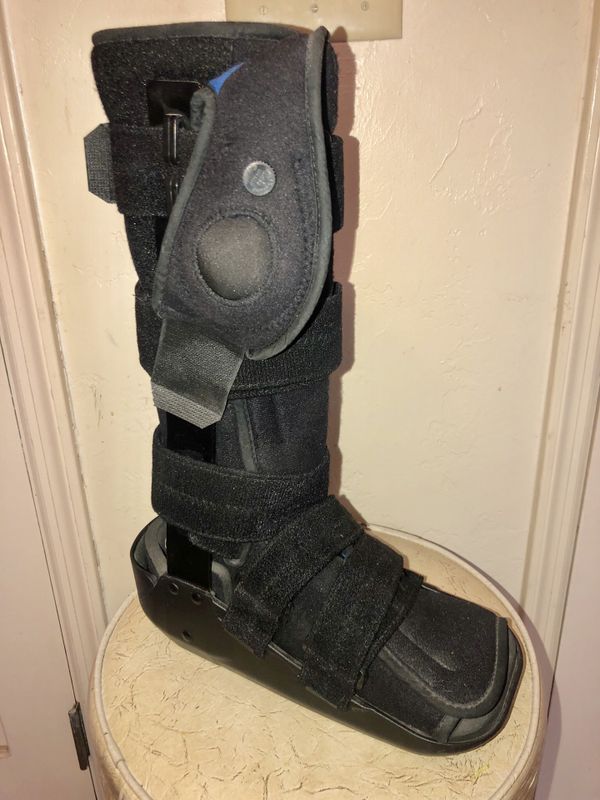 Breg Foot Ankle Brace Walker Boot Large with Air Bladders for Total