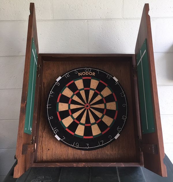 VINTAGE NODOR BRISTLE DART BOARD IN WOOD for Sale in Milford