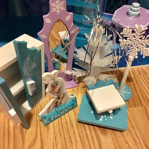 KidKraft Disney Frozen Ice Crystal Palace Dollhouse for