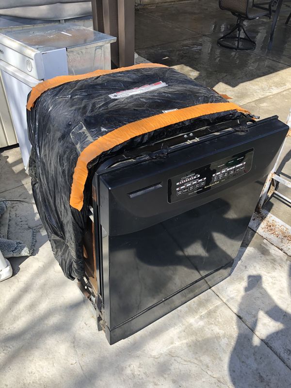 Kitchen aid Whisper Quiet Ultima Dishwasher. for Sale in Corona, CA