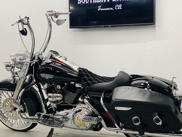 Softail deluxe Road king which one? SOUTHBAY BAGGERS for Sale in