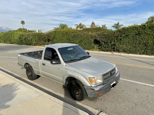 2000 Toyota Tacoma clean title auto/4 cyl for Sale in ...