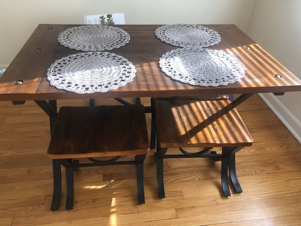 Dark wood kitchen table for Sale in Deerfield, IL - OfferUp