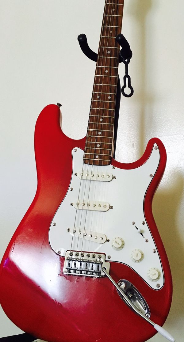 Stratocaster Electric Guitar with whammy bar in good working condition