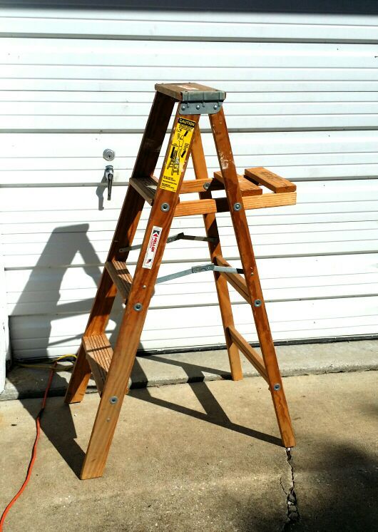Like New Keller Model W4 4ft. Wood Step Ladder for Sale in Orange City