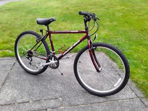 Diamondback Traverse Mountain Bike. 17" Frame 26" Tires for Sale in Milton, WA