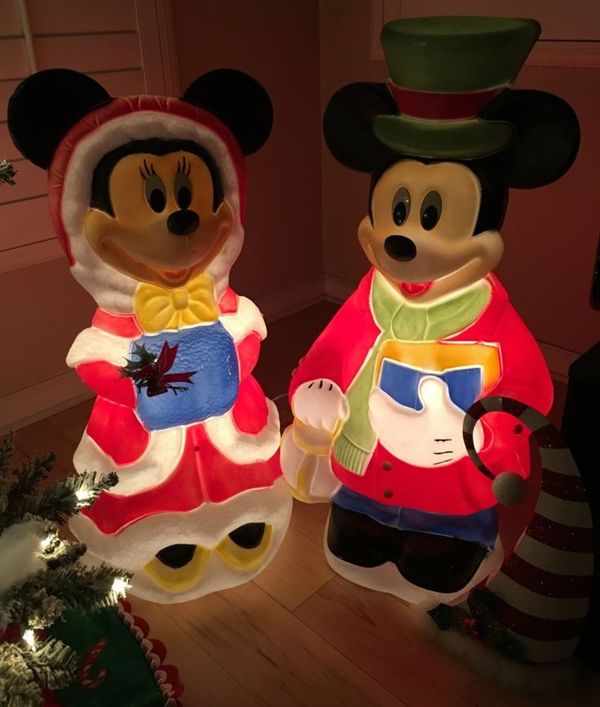 mickey and minnie outdoor statues