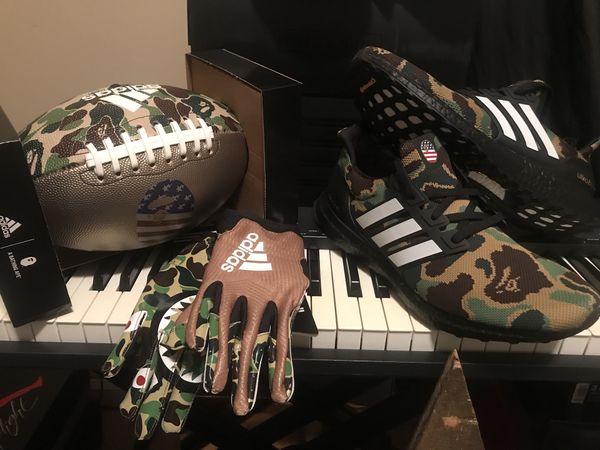 bape football gloves