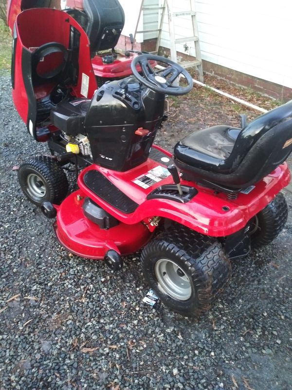 2013 Craftsman YTS3000 riding mower runs an cuts good 21.0hp 46"deck