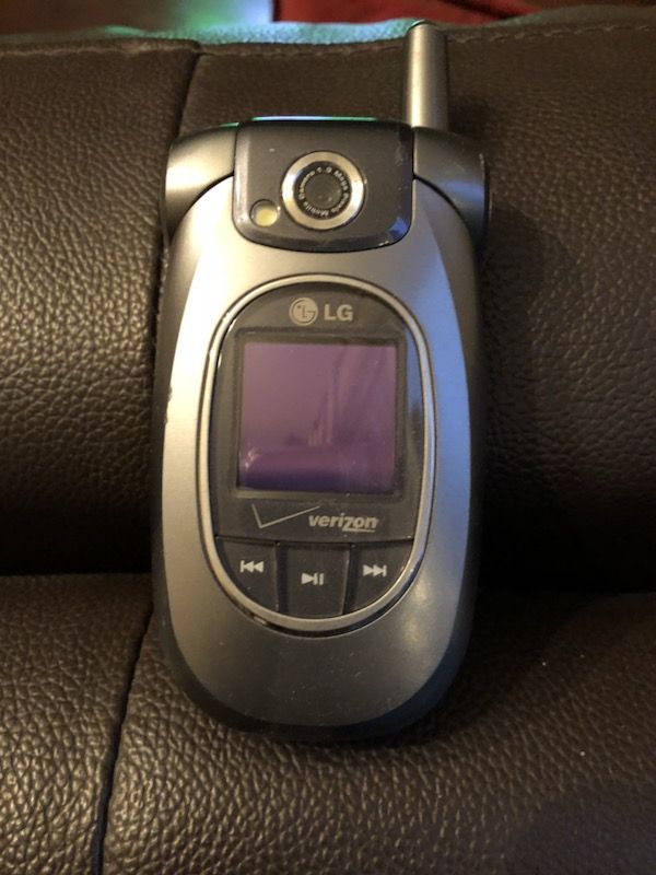 Old School Verizon Flip Phone for Sale in Rancho Santa Margarita, CA