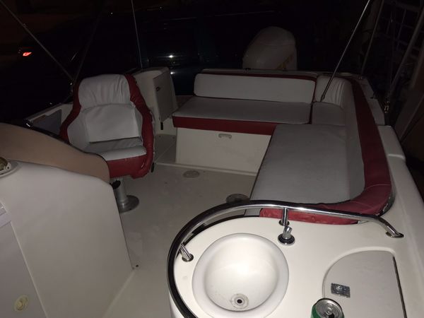 24 ft sea ray deck boat bathroom inside with aluminum