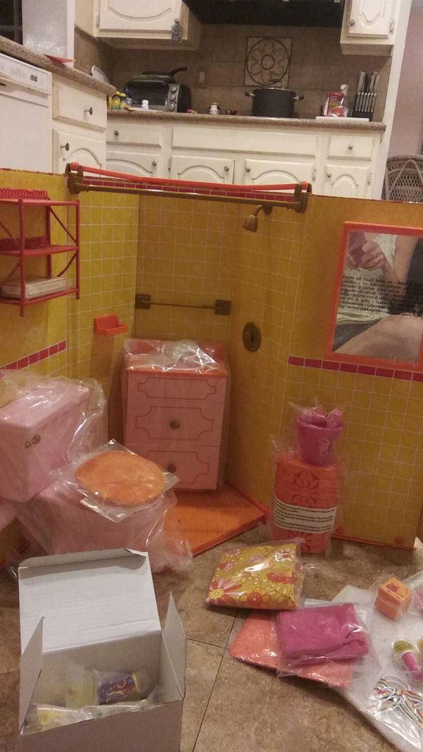 American Girl Julie's Groovy Bathroom for Sale in Miami, FL OfferUp