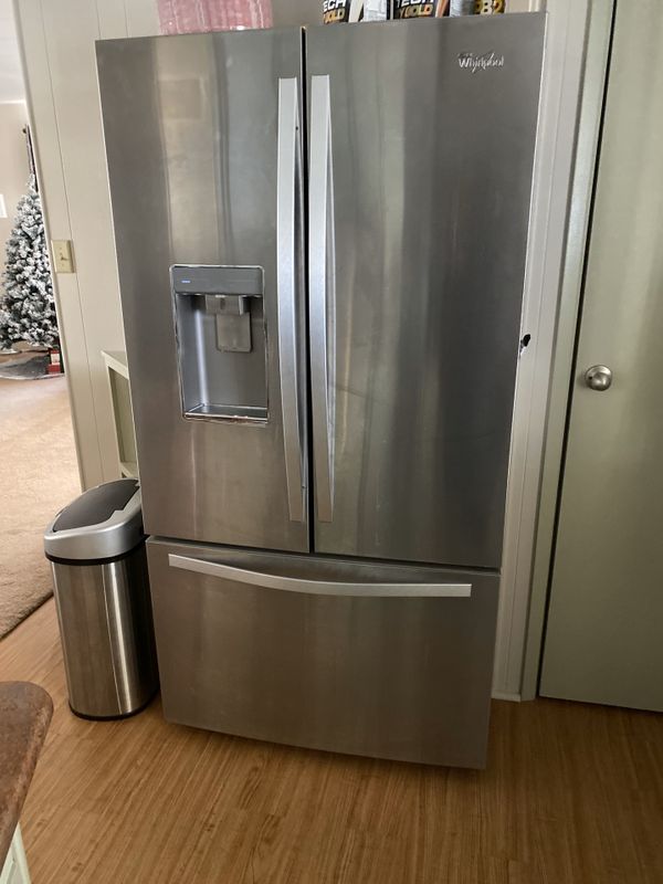 Whirlpool 32 Cubic Ft Refrigerator for Sale in Lakeside, CA - OfferUp