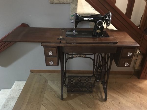 Vintage Koyo Manual Sewing Machine (Works!!) for Sale in Gresham, OR