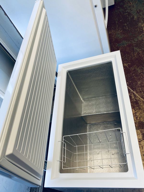 Idylis 7.1cu ft Manual Defrost Chest Freezer White for Sale in Everett