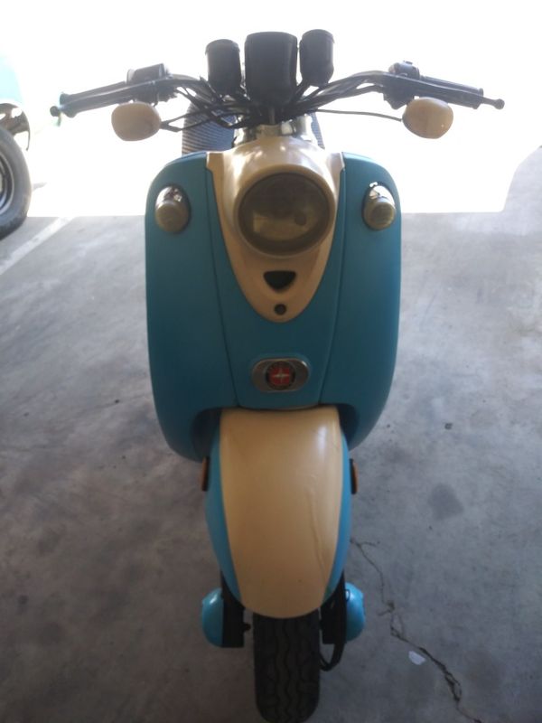 Schwinn Gas 50cc Scooter. Goes 40 mph. Bill of sale only. You can test