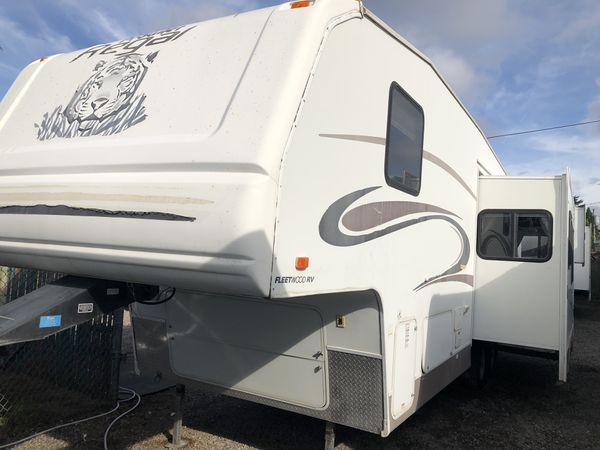 2005 Prowler Regal 5th Wheel w/ super slide and BEDROOM W/ BUNKS! for ...