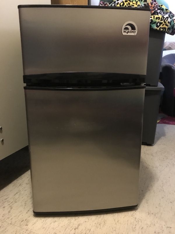 Igloo Mini Fridge With Freezer