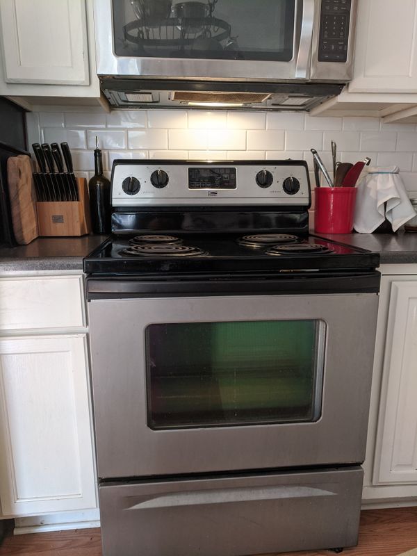 Electric range oven stove - trips breaker for Sale in Tumwater, WA