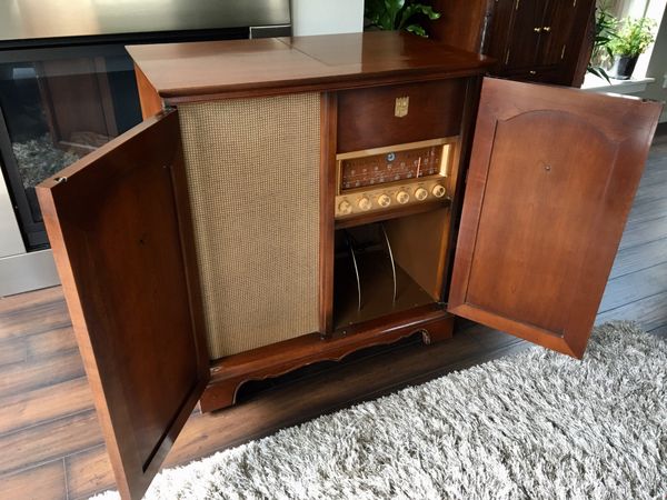 Vintage Magnavox Record Player / Radio -- Nice! For Sale In Kent, WA ...