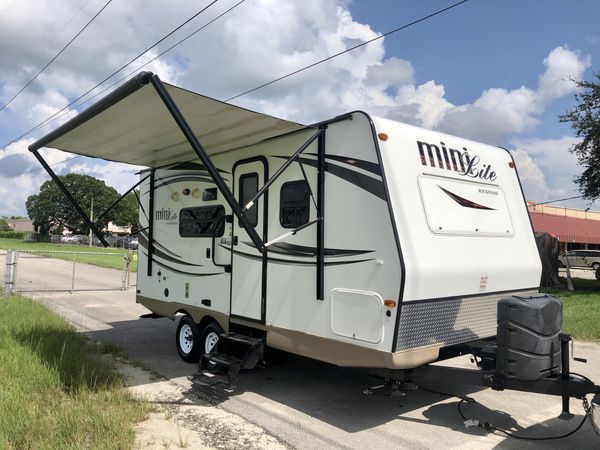 2015 rv travel trailer 21ft for Sale in Miami, FL - OfferUp