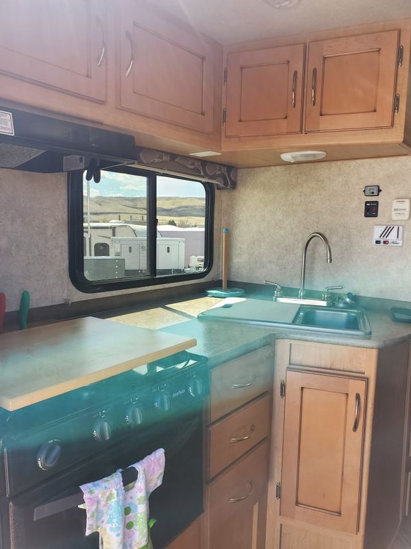 2014 Adventurer 86FB Truck Camper for Sale in Colorado Springs, CO