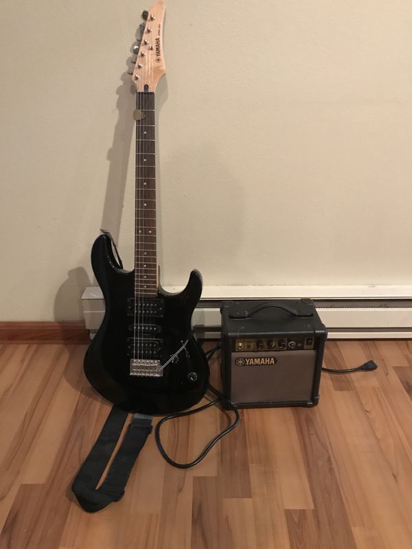 Yamaha ERG 121 Beginner’s Electric Guitar Set for Sale in Redmond, WA