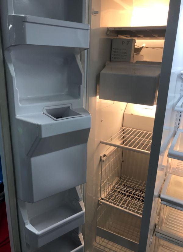 Kenmore Coldspot White Side by Side Refrigerator & Freezer / ice