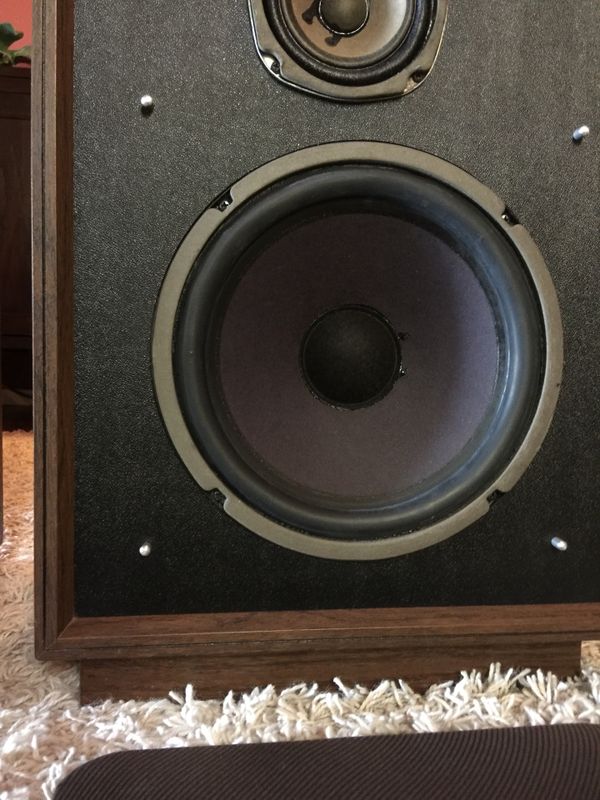 Vintage avid model 103 stereo 3 way floor speakers awesome condition