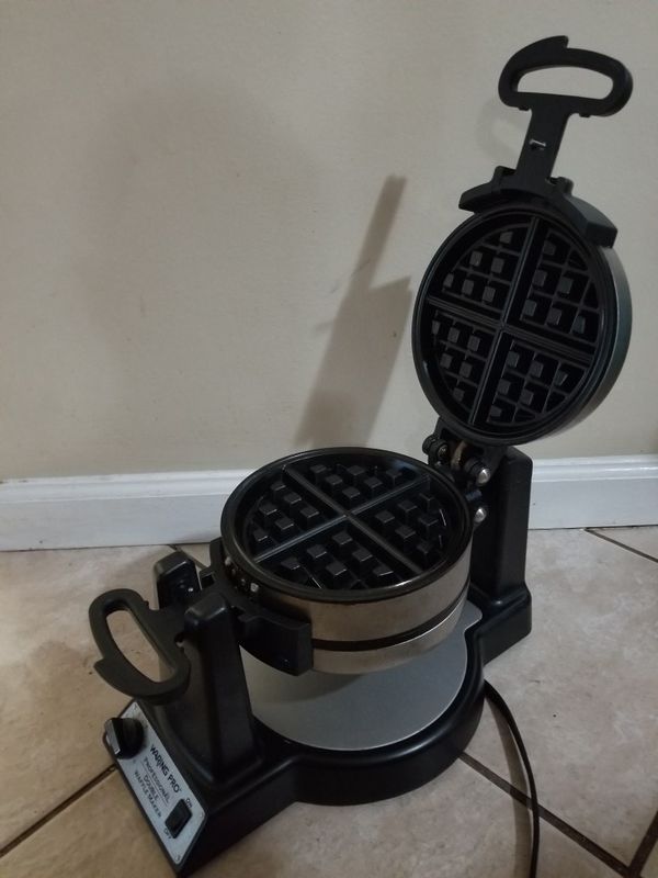 Waring pro wwm1200 professional double belgian waffle maker for Sale in