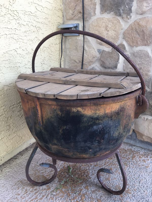 20 gallon castiron cauldron for Sale in Phoenix, AZ OfferUp