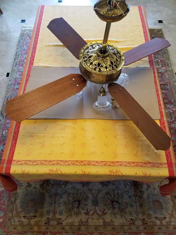 Hunter "Medalist" series ceiling fan for Sale in Litchfield Park, AZ