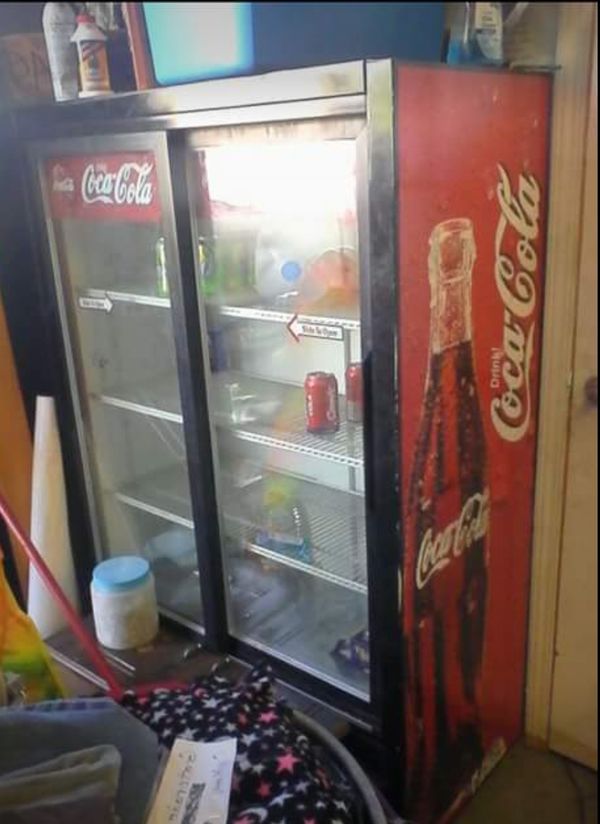 Coca cola refrigerator (true) for Sale in Albuquerque, NM OfferUp