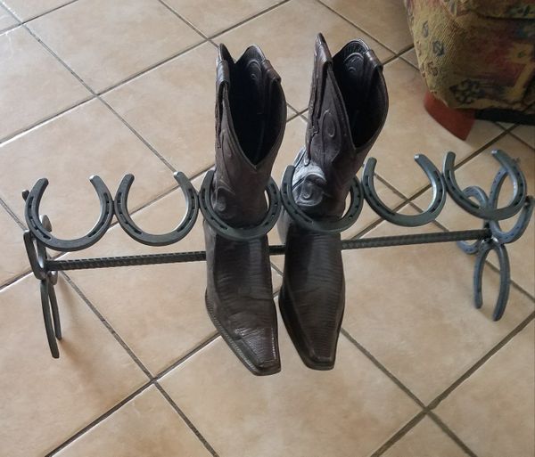 Raca para poner botas, hechas con herraduras. Botas no incluidas for Sale in Ontario, CA OfferUp