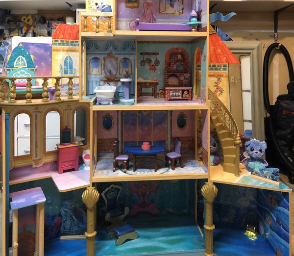 Costco little mermaid doll house for Sale in WA OfferUp