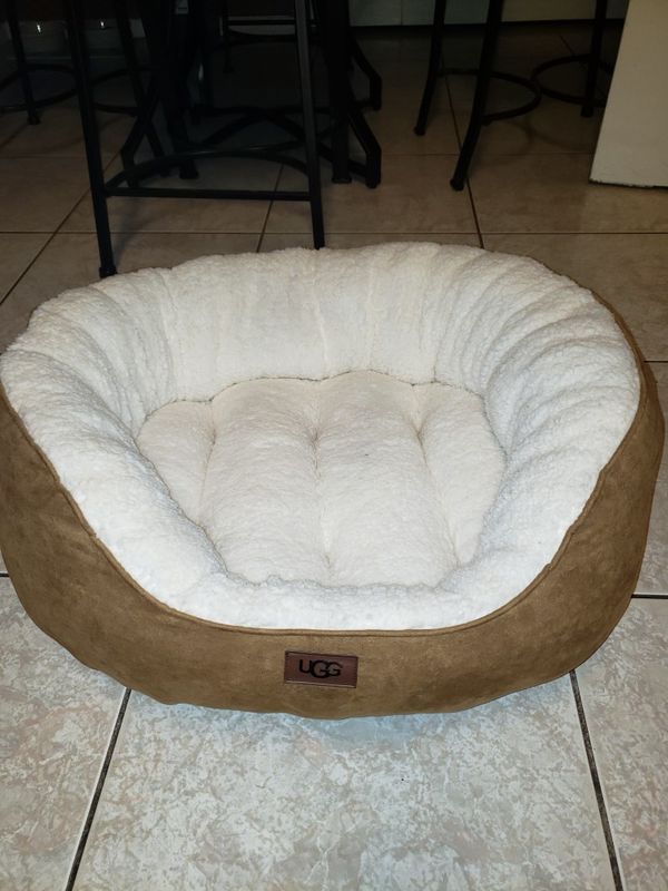 UGG Dog Bed and Blanket for Sale in Casselberry, FL OfferUp