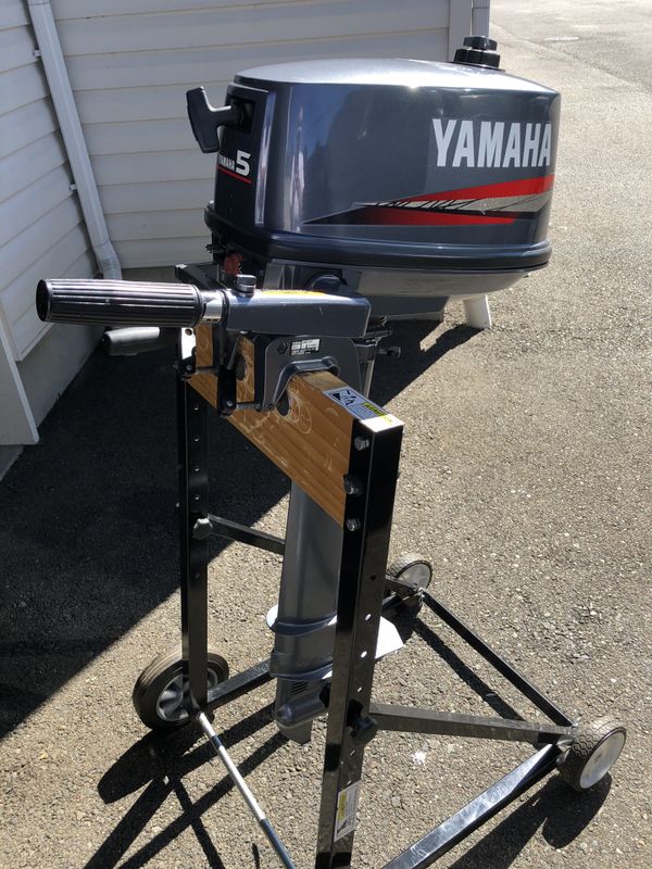 Yamaha 5hp Outboard w/ 6.5 gal gas tank for Sale in 