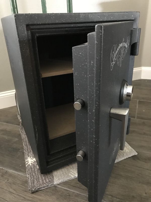 Fireproof gun/ jewelry safe for Sale in Chuluota, FL OfferUp