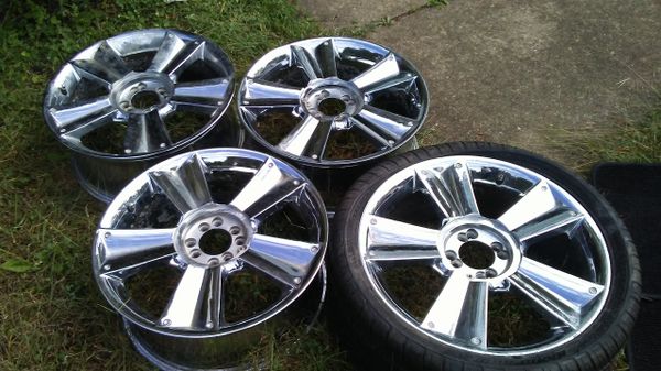 Beautiful universal 4 lug rims - great condition just need shiny up ...